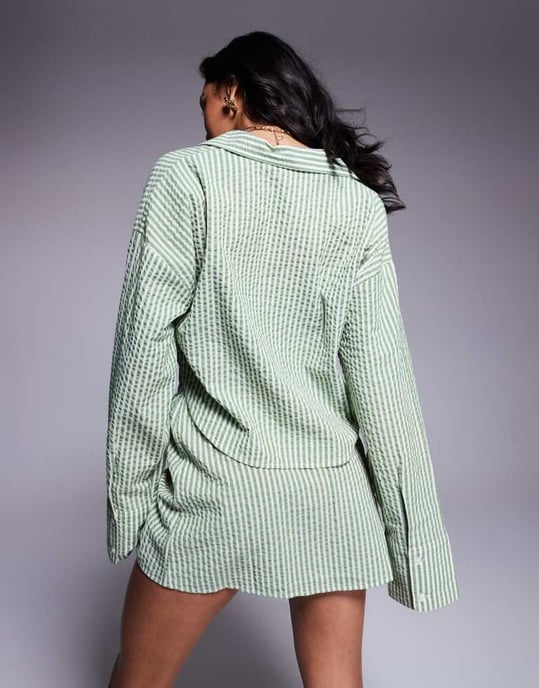 ASOS DESIGN Lisa seersucker kort strandskjorta i grönrandig - Image 4