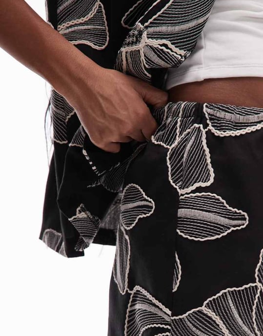 Topshop co ord linen stitch detail floral shorts in mono - Image 3