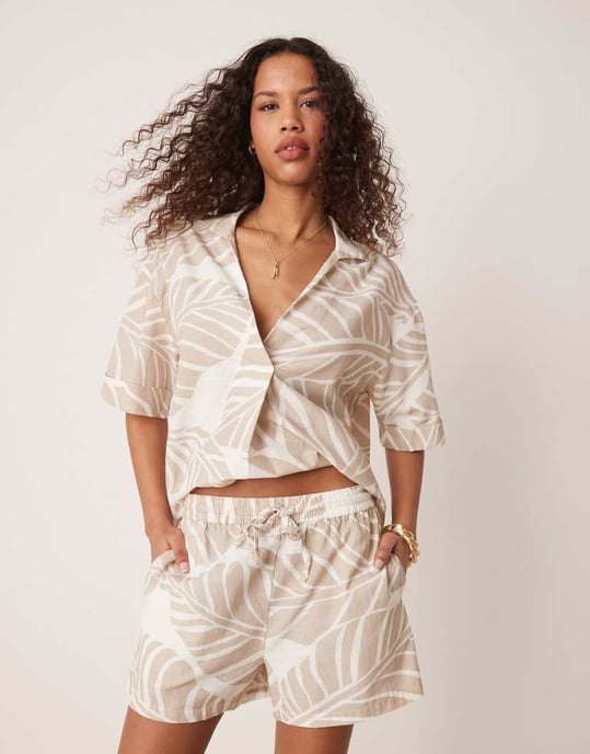 Vila high waist short co-ord in oversized tonal leaf print - Image 2