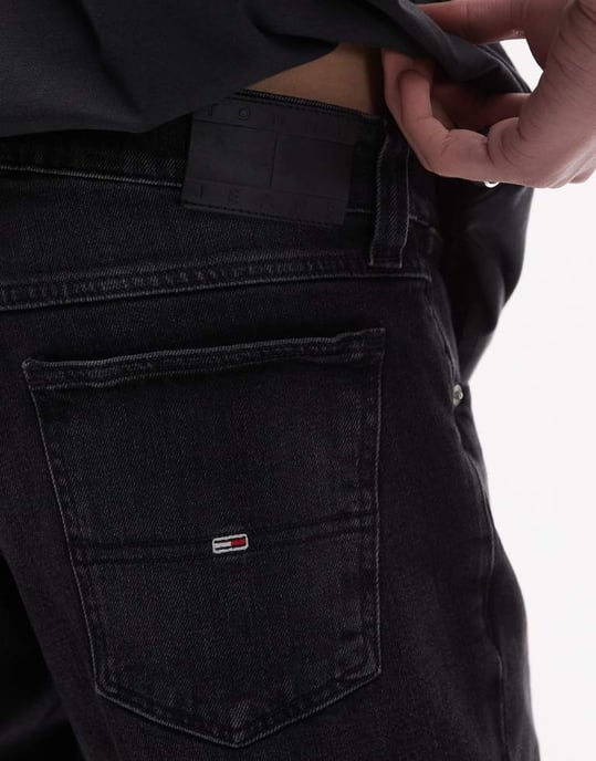Tommy Jeans Ronnie uppvikt slim denim shorts i svart - Image 2