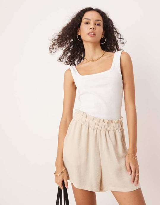JDY paperbag shorts in beige - Image 2