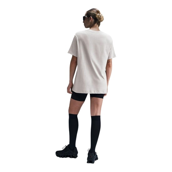 Nike Dames-T-shirt met grafische print, ronde hals en normale pasvorm (Strijkijzer) - Image 3