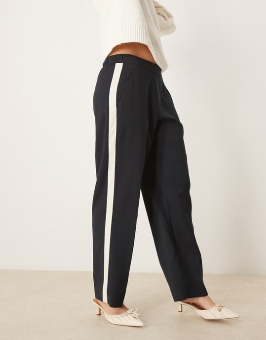 Abercrombie & Fitch pull on straight leg trouser with pintuck detail in black - Image 3