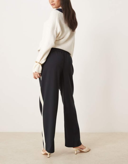 Abercrombie & Fitch pull on straight leg trouser with pintuck detail in black - Image 4