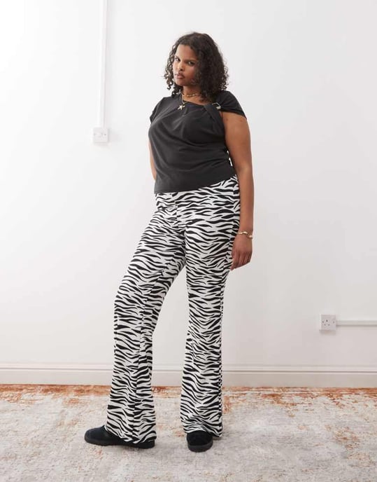 Noisy May Curve flare trousers in zebra - WHITE - Image 2