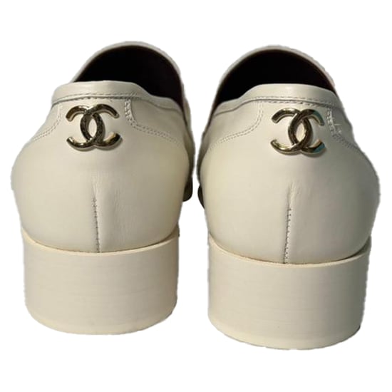 Chanel Chain Accent Wingtip Loafers in White Leather - Image 3