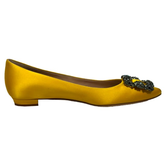Manolo Blahnik Jewel Spänne Platta Pumpar i Gult Siden - Image 1