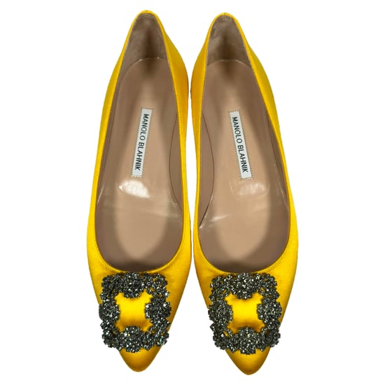 Manolo Blahnik Jewel Spänne Platta Pumpar i Gult Siden - Image 6