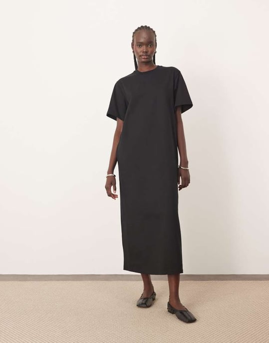 ARRANGE premium tungvikts t-shirt midi klänning i svart - Image 4