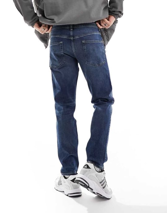 ASOS DESIGN stretch tapered jeans i medtvättad blå - Image 2