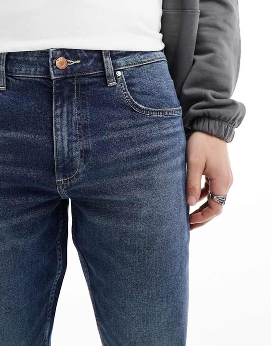 ASOS DESIGN stretch tapered jeans i medtvättad blå - Image 4