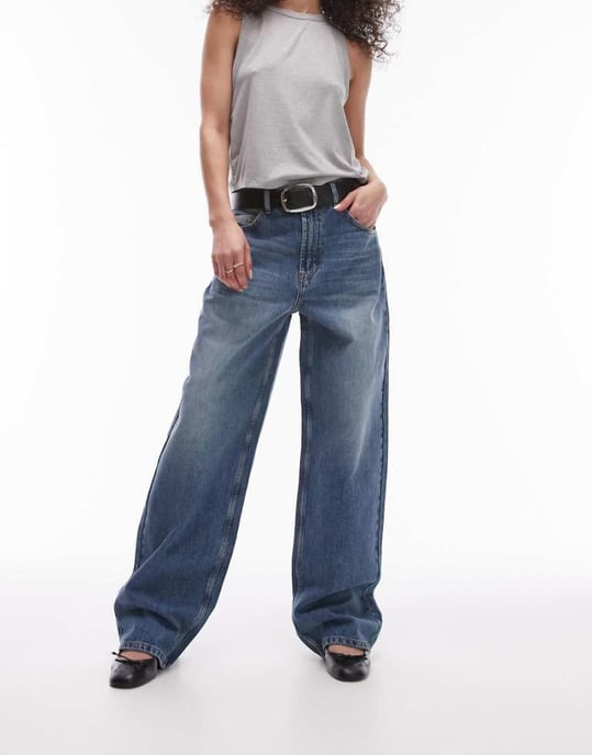 Topshop Gilmore lågt midjade boyfriend-jeans i mellanblå - Image 1