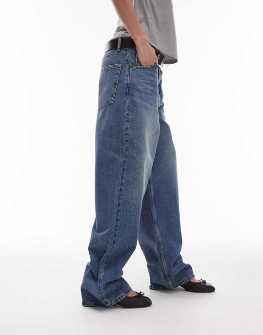 Topshop Gilmore lågt midjade boyfriend-jeans i mellanblå - Image 2