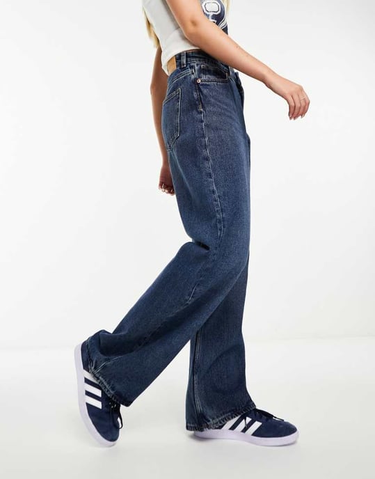 Monki Iku high waisted loose fit jeans in blue medium dusty river blue - Image 4