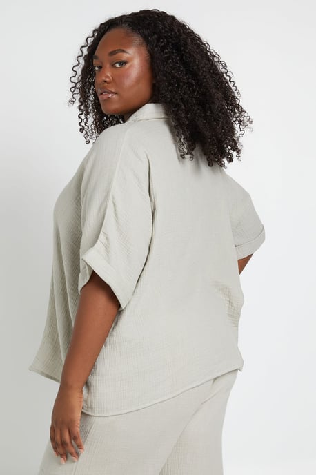 Plus Short Sleeve Boxy Beach Shirt - Image 2