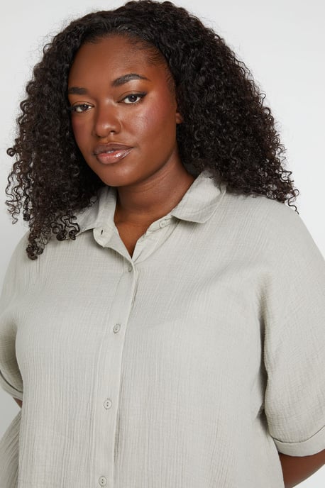 Plus Short Sleeve Boxy Beach Shirt - Image 4