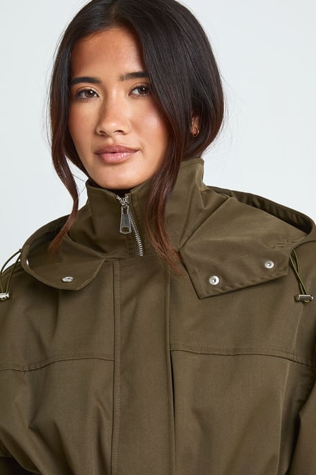 Hooded Pocket Detail Mac - Image 4