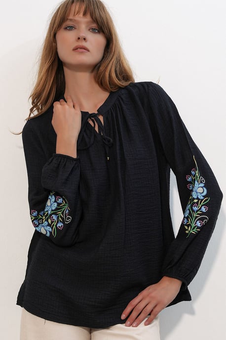 Geborduurd Overmaat Crêpe Blouse - Image 2