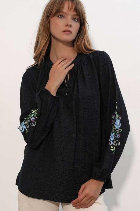 Geborduurd Overmaat Crêpe Blouse - Image 3
