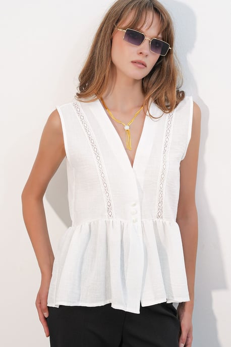 ÄSleeveless V-ringad Blus med Knäppning Fram - Image 4