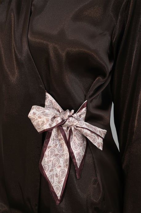 Dames Satijnen Knopenblouse - Image 4