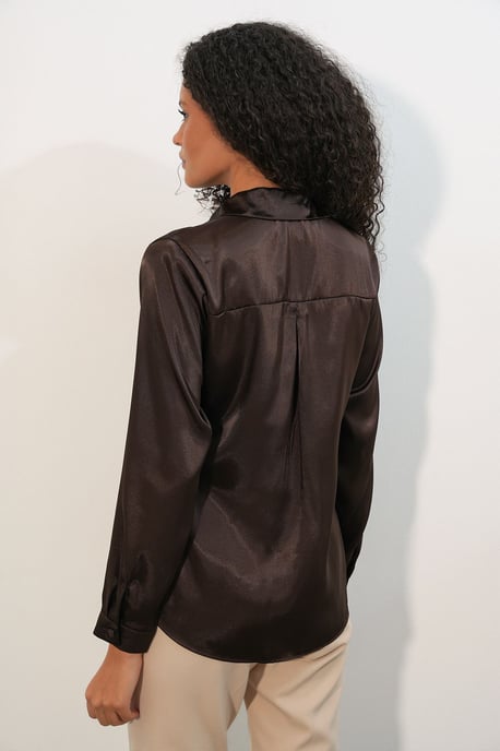 Dames Satijnen Knopenblouse - Image 5