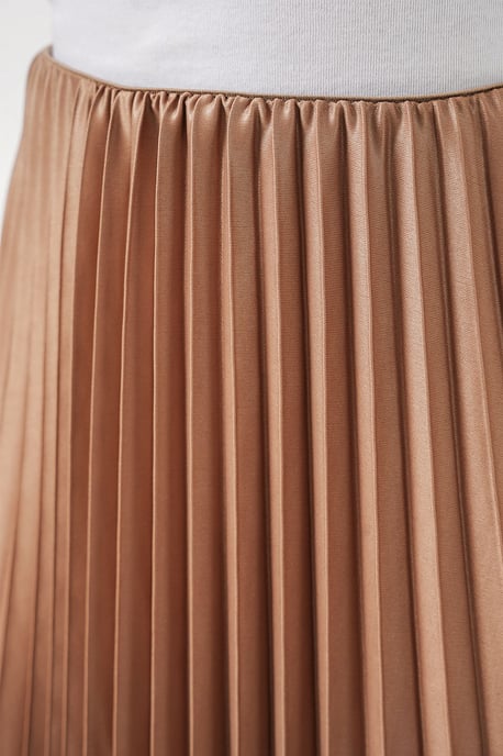 High Waist Pleated Maxi Skirt - Image 6