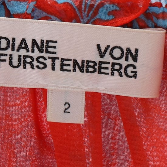 Diane Von Furstenberg – Mönstrad Midiklänning med Volanger i Röd Siden - Image 4