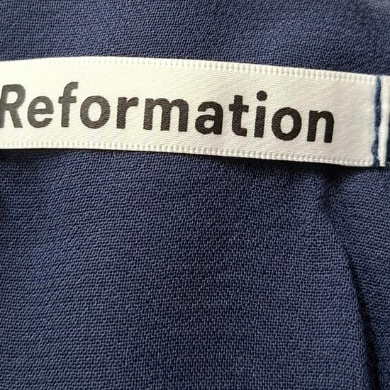 Reformation Fulton blommig midiklänning i marinblå viskos - Image 3