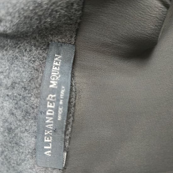 Alexander McQueen – Midiklänning med puffärmar i grå ull - Image 4