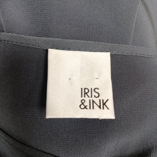 Iris & Ink – Midiklänning med långa ärmar och skärp i svart siden - Image 5