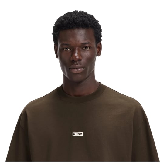 Hugo MCMXCIII-T-shirt för män med tryck på ryggen (Mörkbrun) - Image 4