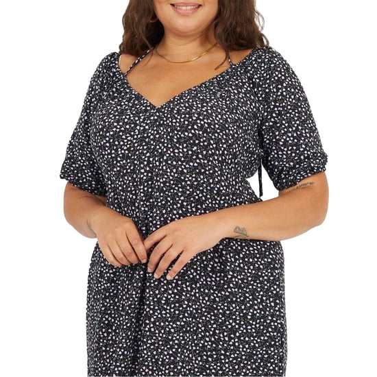 Brave Soul Midi-jurk voor dames met V-hals, stippenpatroon en gebogen silhouet, met korte mouwen (Zwart/Paars) - Image 3