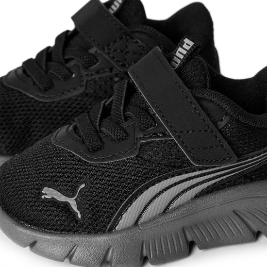 Boys Puma Kids Flexfocus Modn Low Top Trainers in Blk/Silv/Gry - Image 3
