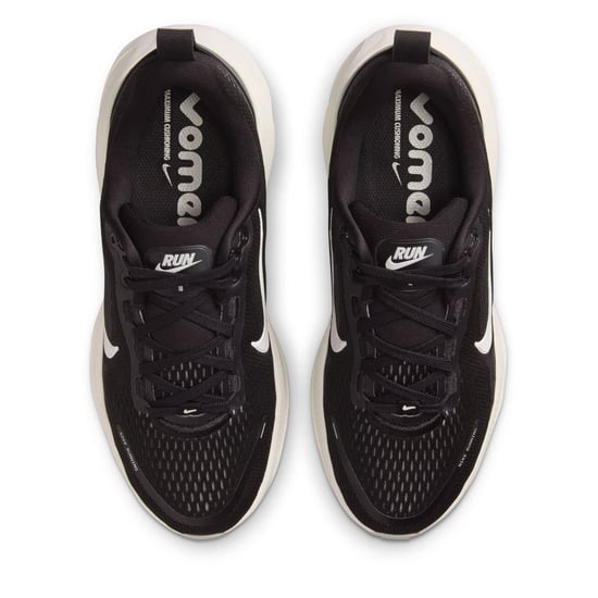 Boys Nike Vomero 18 Low Top Lace-Up Sneakers in Black/White - Image 6