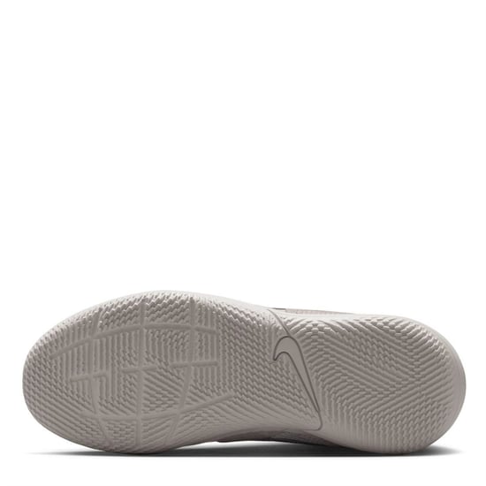 Boys Nike Indoor Football Boots Juniors in Lt Smoke Grey - Image 3