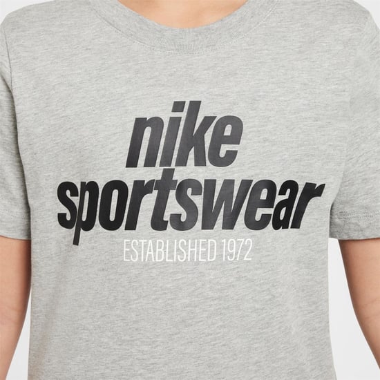 Girls Nike K NSW T Clb FAM in Dk Grey Heather - Image 4