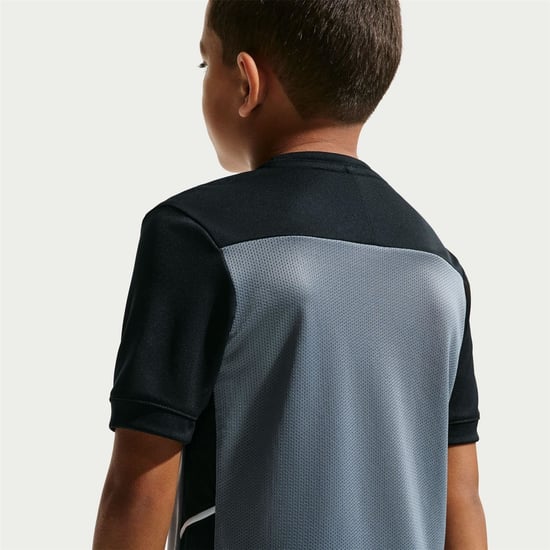 Boys Nike Top Juniors in Cool Grey - Image 2