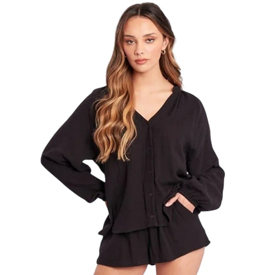Influence Set bestaande uit een dames-top met V-hals en lange mouwen en een korte broek (Zwart) - Image 1