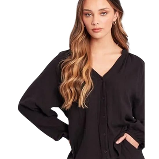 Influence Set bestaande uit een dames-top met V-hals en lange mouwen en een korte broek (Zwart) - Image 3
