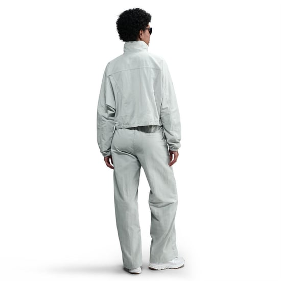 Women's Nike W Nsw Trend Wvn in Light Silver/Wh - Image 4
