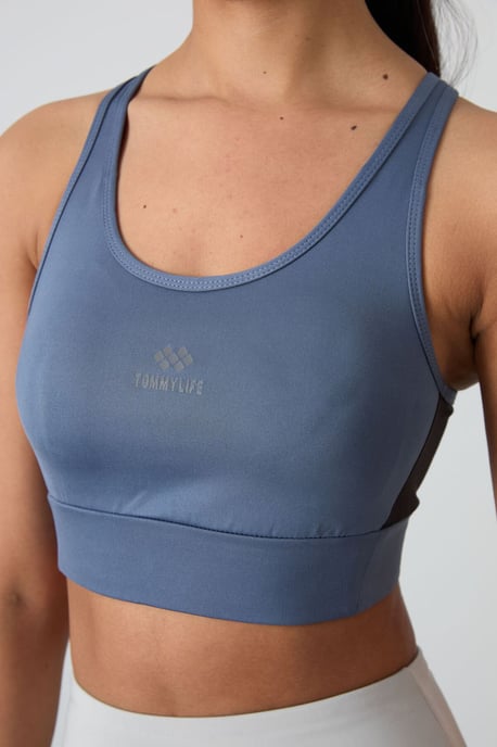 Fitted Sleeveless Crop Sports Top - Image 2