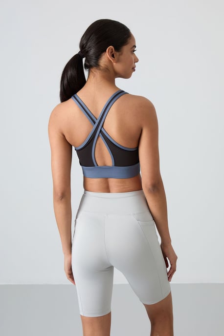 Fitted Sleeveless Crop Sports Top - Image 6