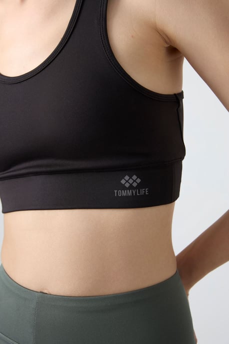 Sleeveless Cropped Fitted Sports Top - Image 3