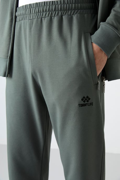 Men's Relaxed Fit Zip-collar Sweatshirt And Pants Set - Image 6