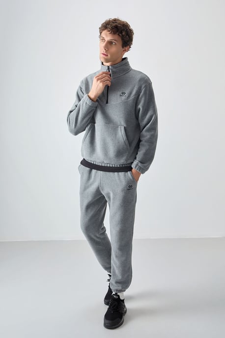 Men's Polyester Sweatshirt And Pants Set - Image 1