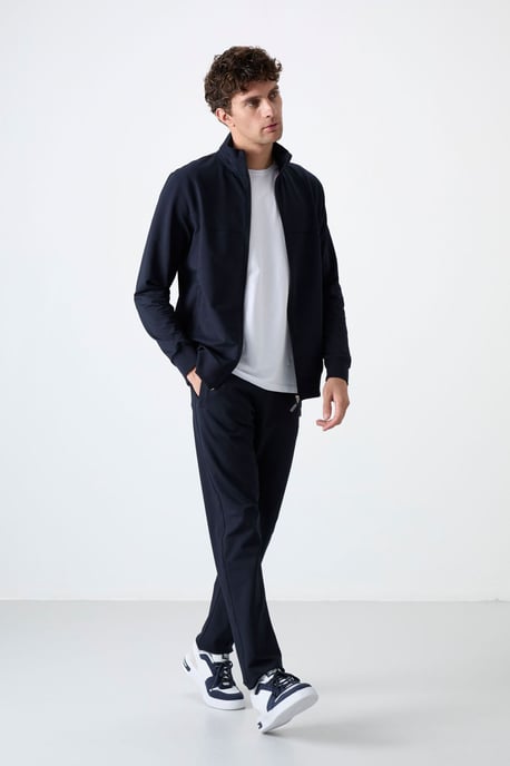 Men's Relaxed Fit Zip-collar Sweatshirt And Pants Set - Image 3