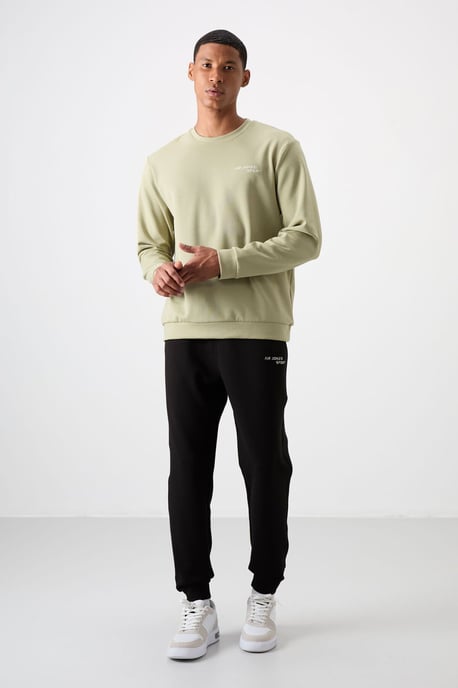 Men's Long-Sleeve Sweatshirt And Pants Set - Image 1