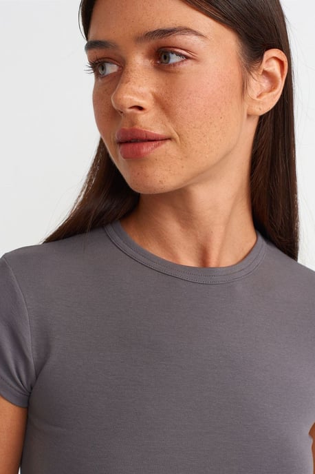 Women's Crop Slim-Fit Crew Neck T-Shirt - Image 4