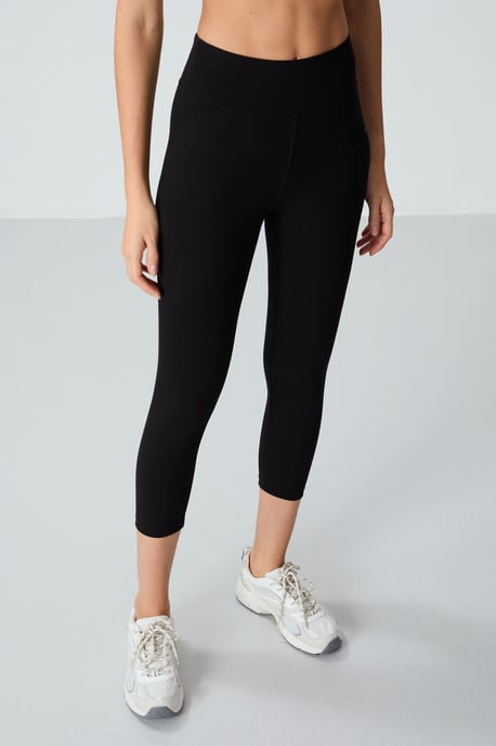 High-Waist Capri Leggings - Image 4